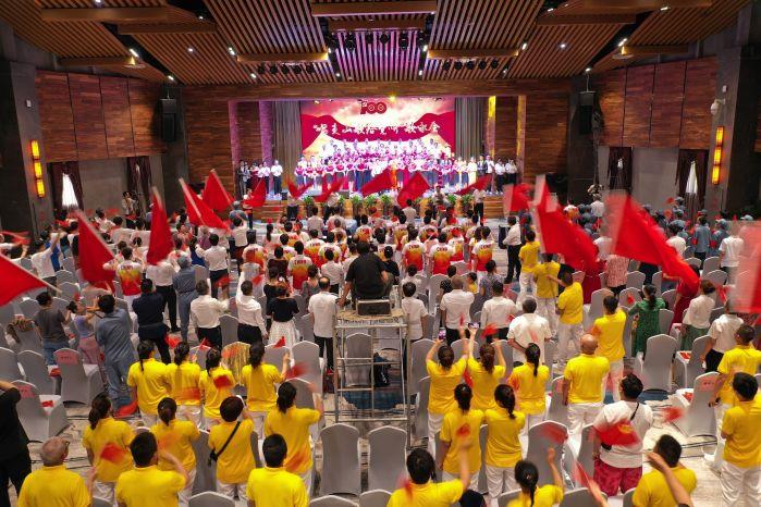 12、清江公司“唱支山歌給黨聽”歌詠會(huì)現(xiàn)場（呂新宇 攝）