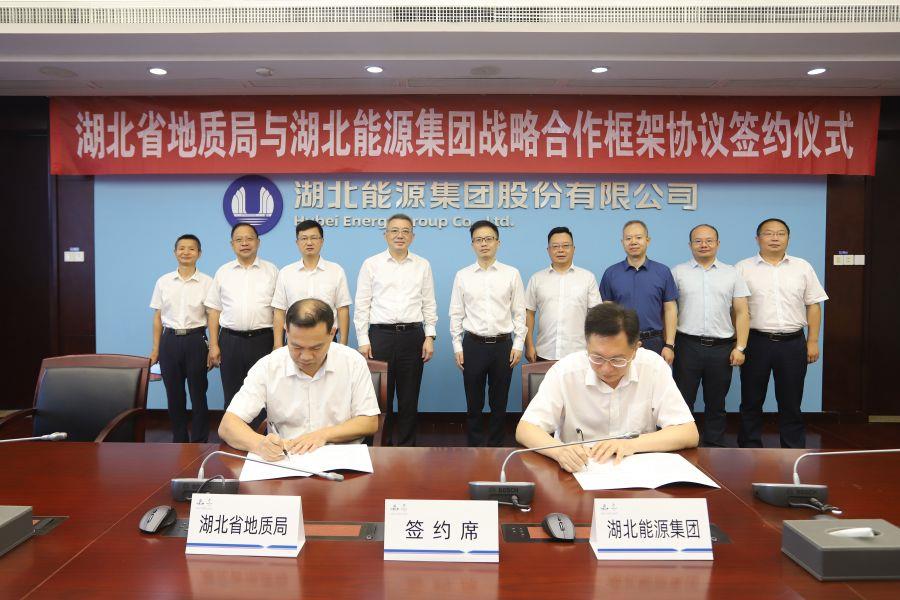 簽約現(xiàn)場(chǎng)(攝影:黃漢敏) 簽約現(xiàn)場(chǎng)(攝影:黃漢敏)