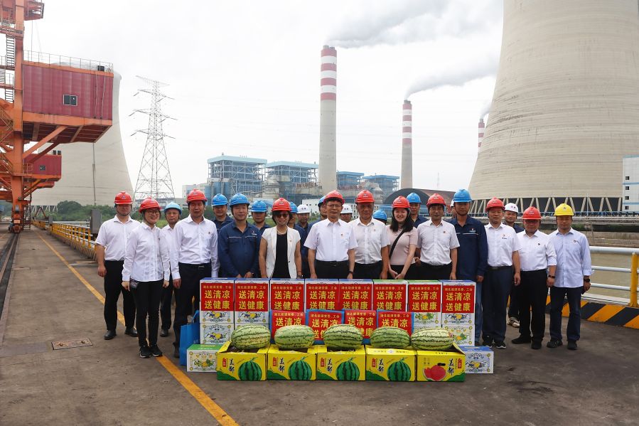 2024年7月11日，涂山峰慰問鄂州發(fā)電公司防汛保供一線員工（攝影：王鑫）