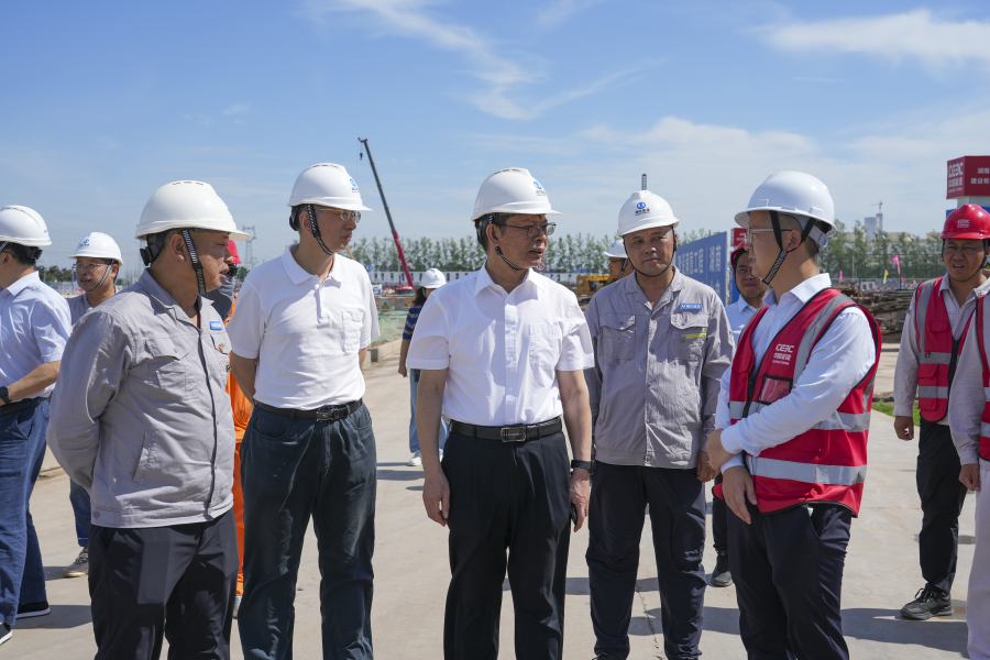 7月17日，涂山峰赴江陵火電項(xiàng)目防汛安全檢查