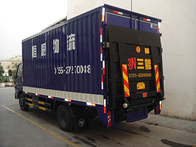 小型尾板貨車，靈活運輸，輕松應對各種場景